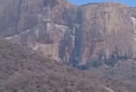 Turistleri taşıyan helikopter düştü