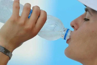 Kana kana su içmenin yarardan çok zararı var