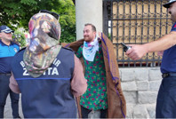 Zabıta Haftası'nda beklenmedik sürpriz! Dilenci sandıkları kişi bakın kim çıktı