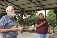 Antalya’da bu duvarın önünden geçen dua ediyor
