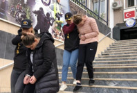 Evine yatılı yardımcı olarak girdi milyonluk tarihi mücevherleri çaldı. Ceza belli oldu