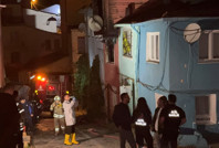 Binayı alevler sardı, dar sokaklar itfaiyeye geçit vermedi! 1 kişi öldü