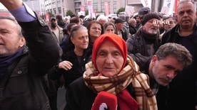 Yaşlı vatandaş: Bir ekmeğe muhtaç olduk, çöplerden topluyoruz