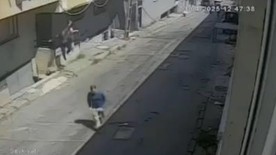 Deprem anında 1'inci kattan atladı