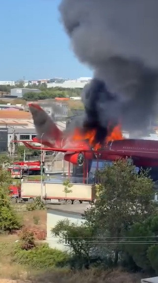 Kocaeli&rsquo;de Airbus A340 tipi yolcu u&ccedil;ağı yandı. Havacılık Bilim Merkezi olarak kullanılıyordu - Resim : 4