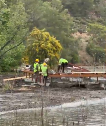 Göcek'te koy nöbeti: Jandarma izin vermedi, vatandaş suya girdi - Resim : 2