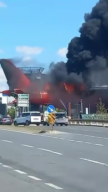 Kocaeli&rsquo;de Airbus A340 tipi yolcu u&ccedil;ağı yandı. Havacılık Bilim Merkezi olarak kullanılıyordu - Resim : 2
