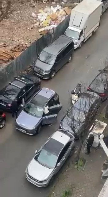 Park yeri nedeniyle tartıştığı sürücüyü silahla öldürdü, yakınları saldırganı darbetti - Resim: 2
