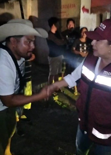 Canlı yayında katliam: Belediye başkanı adayı öldürüldü - Resim : 1