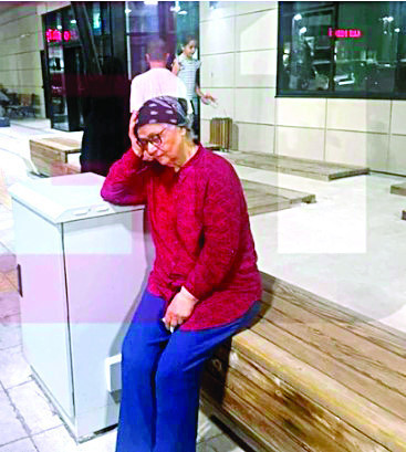 Bir anne ağlıyorsa hastane kapısında... - Resim : 1