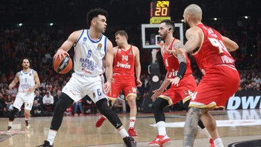 Anadolu Efes, Olympiakos'u salladı ama yıkamadı