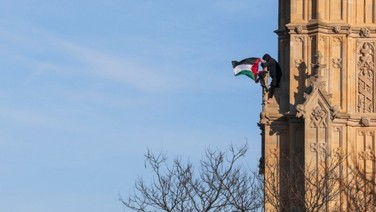 Big Ben'in tepesinde Filistin eylemi: 16 saat sürdü