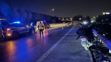 TEM'de feci kaza... bir otomobil motosikletliye çarptı diğeri fark etmedi üstünden geçti