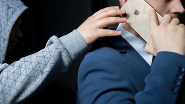 2.6 milyar TL kazanıyorlar: Çalınan iPhone'lara ne oluyor?