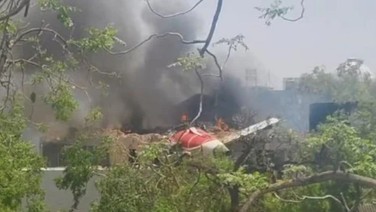 Hindistan'da 240'tan fazla kişi taşıyan uçak düştü