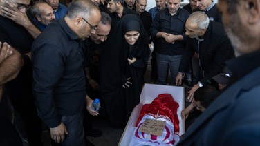 Halka kapalı yas: İran'dan acı kareler