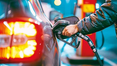 Benzin ve motorine zam geldi