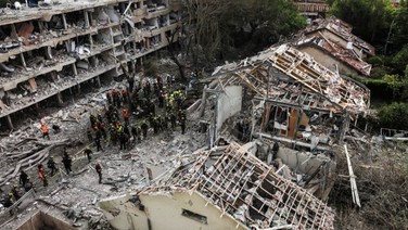 İran dünyaya böyle servis etti: İlk kez Hayber füzesi fırlattılar
