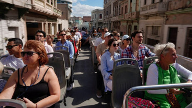 Uçuşlar iptal edildi, Rus turistler rotayı değiştirdi