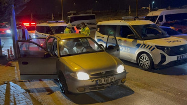 Uygulama yapan polise çarpıp kaçtı