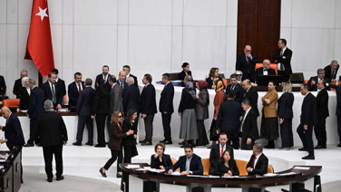 AKP'liler birden ayaklandı, başkanvekili çileden çıktı: Bitirelim lütfen