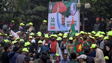 Sürgündeki lider başbakanlığın en güçlü adayı olarak yıllar sonra ülkesine döndü