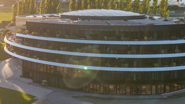 Krallar, şahlar ve milyarderlerin çocukları burada eğitim alıyor: Dünyanın en pahalı okulu