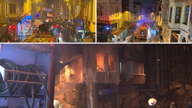 Beyoğlu’nda 4 katlı binada can pazarı, 2 kişi çatıya sığındı