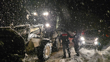 Karda mahsur kalan vatandaş 5 saat sonra kurtarıldı