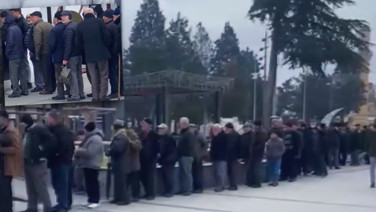 Metrelerce kuyruk oluştu: Bu bekleyiş bir tas ücretsiz çorba için