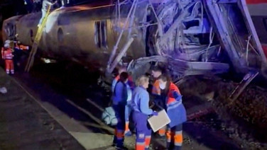 Hızlı trenler raydan çıktı: Çok sayıda ölü ve yaralı var