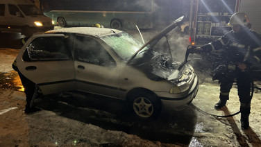 Otomobil çalıştırıldığı sırada alev aldı