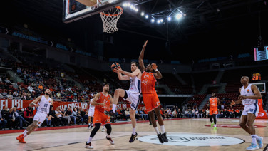 Anadolu Efes yine sonunu getiremedi, Hapoel Tel Aviv'e yenildi: 71-66