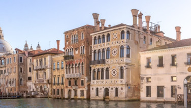 Cinayetler, intiharlar ve gizemli olaylarla ünlü 'lanetli saray' satışta