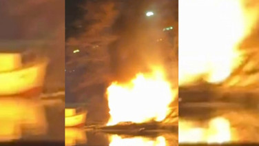 Göl ağzındaki iki kayık alev alev yandı