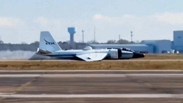 NASA'ya ait uçak gövde üzerine iniş yaptı
