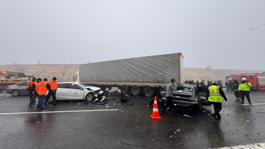 Otoyolda feci kaza: Ölü ve yaralılar var