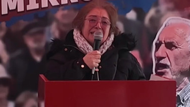 Kendini tutamayıp ağlamaya başladı: AKP'lilere de sesleniyorum