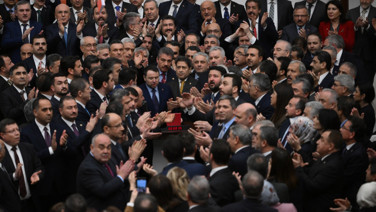 Yumruklu kavga öncesi el sıkışma