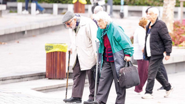 Emekliyi bağımlı hale getirdiler