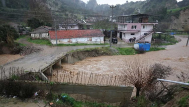 Aydın, Muğla ve Antalya'da dereler taştı, evler boşaltıldı