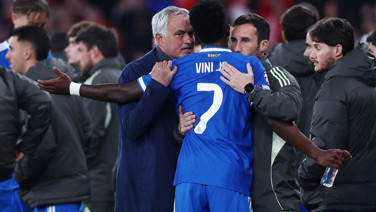 Şampiyonlar Ligi'nde ırkçılık! Benfica tribünleri Vinicius'a saldırdı, oyun durdu