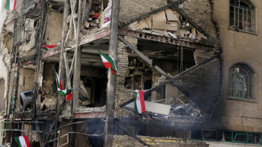 Asker ailelerinin yaşadığı evlere füze yağdı