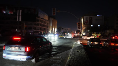 Karanlığa gömülen Irak görüntülendi