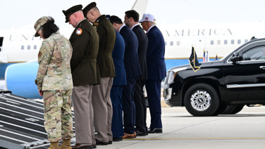 Trump, cenazeleri böyle karşıladı