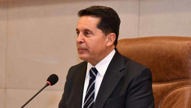 Görevden uzaklaştırılan Ahmet Özer'e maaş kararı