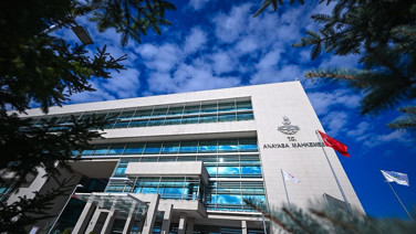 Hakimle polemiğe girince bir günlüğüne hapse atıldı, tazminat kazandı