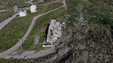 Çöp tesisindeki heyelan mahalleyi yutuyor