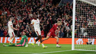 Galatasaray Anfield Road'da havlu attı, Liverpool turladı: 4-0