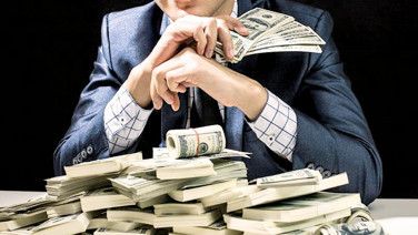 Servet milyonerlerin hesabına aktı